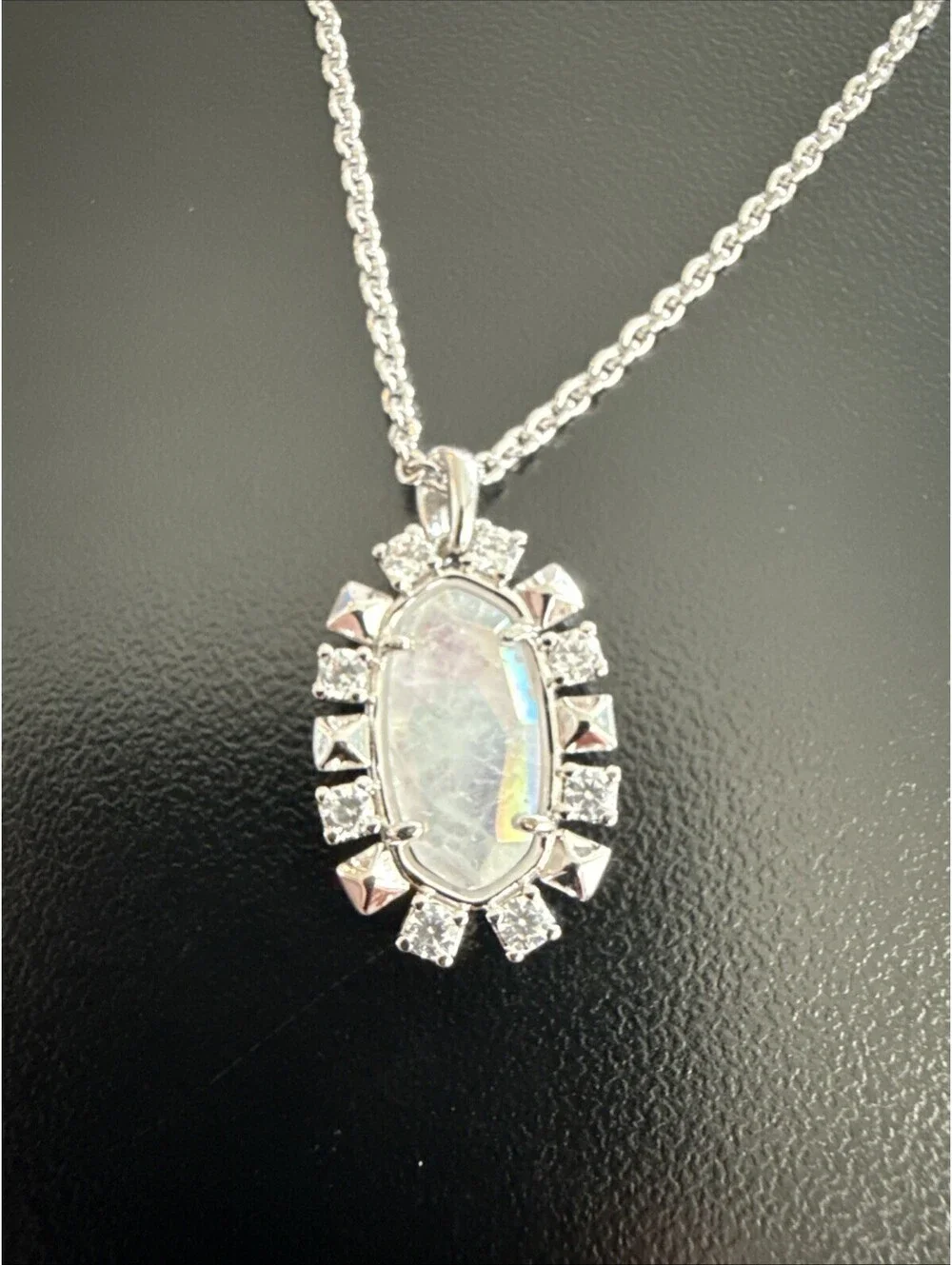Kendra Scott Shanley Short Pendant Necklace 21” NWT Sliver Iridescent Gift Box